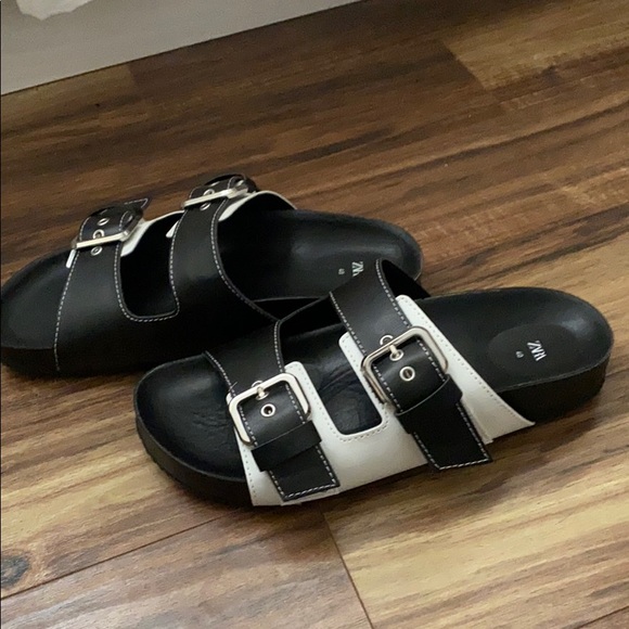 Big buckle black and white sandals - Picture 1 of 3